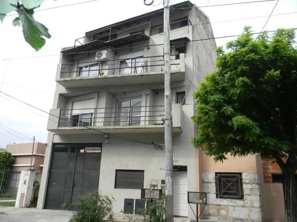 Edificio - Venta - Argentina, Quilmes - Chacabuco 600