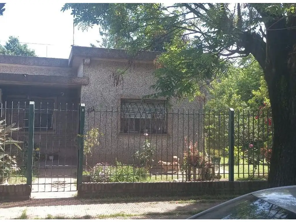 Casa americana + Lote Lindero 200m2 en USS100.000. - 2 c  Av Verg. EXC ZONA RESIDENCIAL