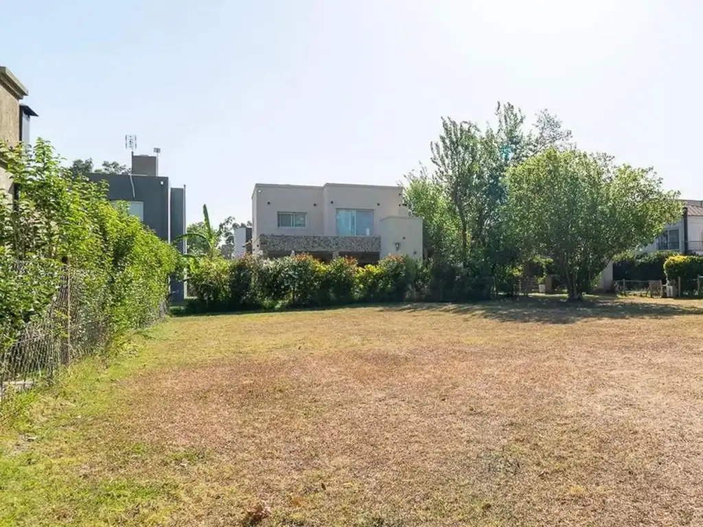 Venta de Lote en Barrio Privado, La Angelica-Pilar