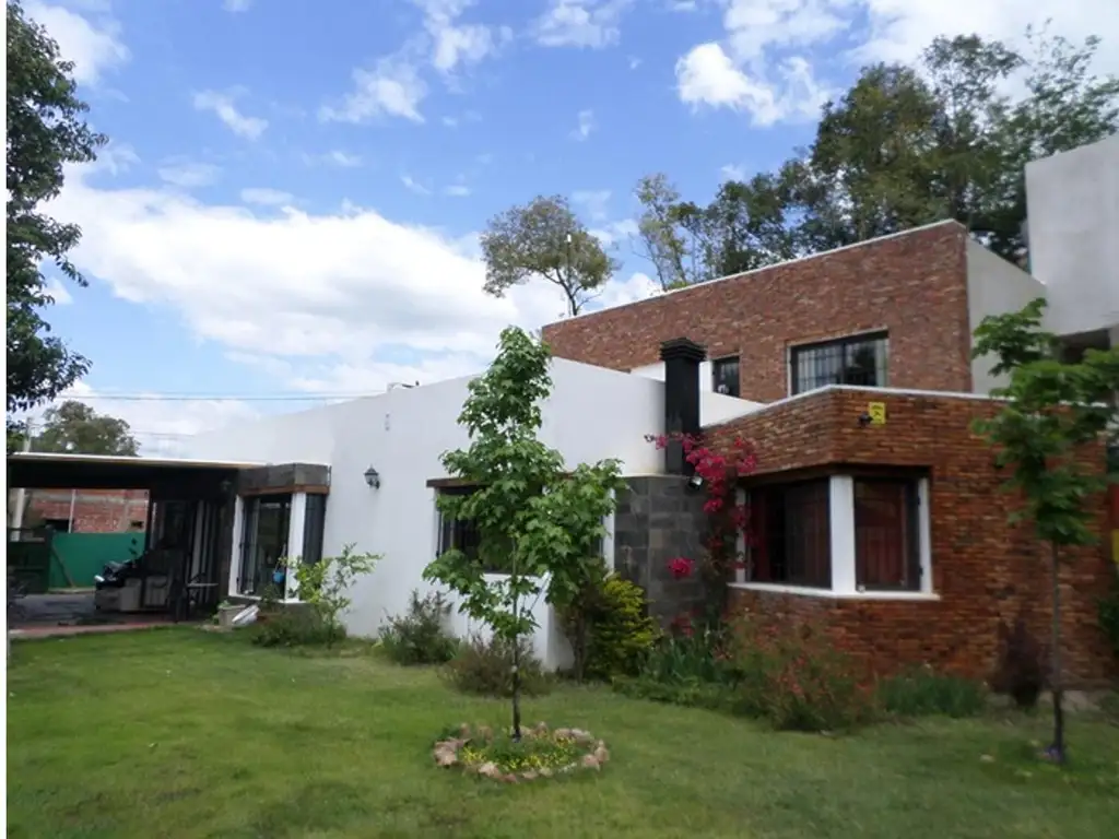 HERMOSA CASA CON VISTA UNICA EN RIO CEBALLOS