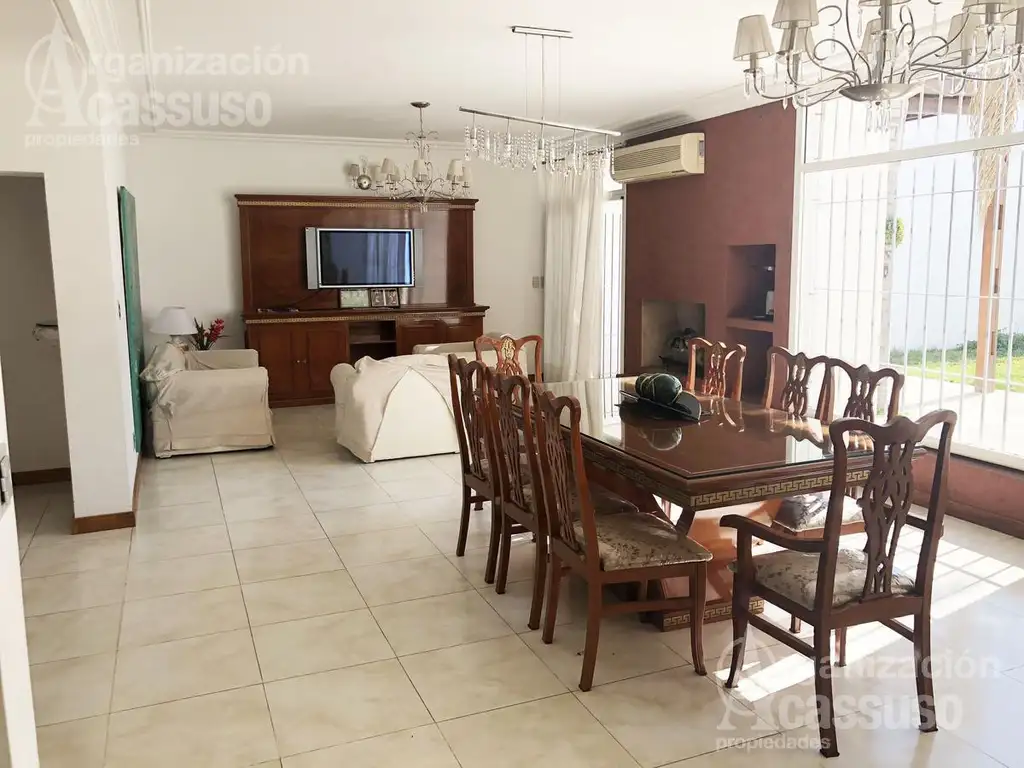 Casa en Venta - Lomas de San Isidro