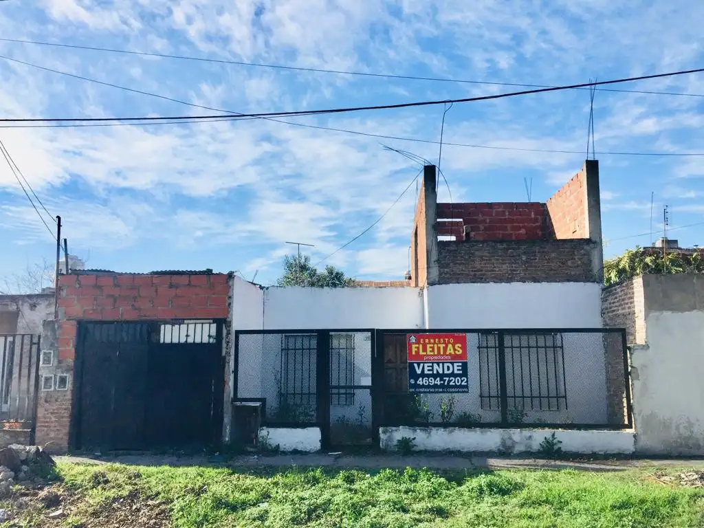 VENTA CASA 3 AMBIENTES EN LOTE PROPIO-