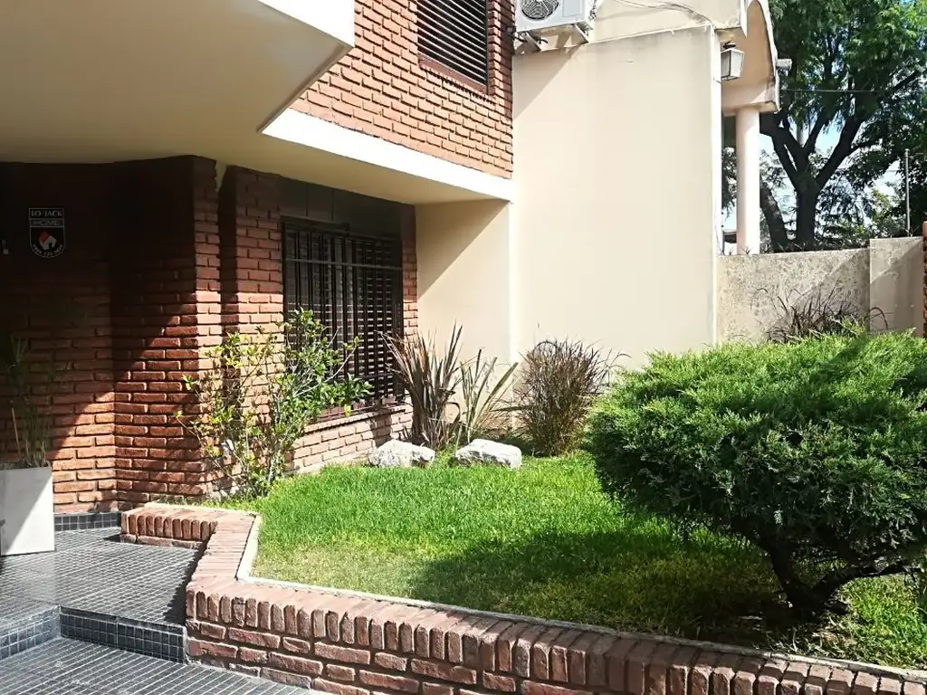 Casa en Venta en El Palomar - 4 ambientes