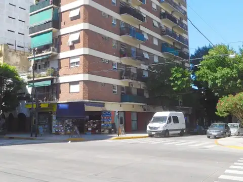 DEPARTAMENTO DE 3 AMBIENTES CON BALCON AL FRENTE .2 BAÑOS
