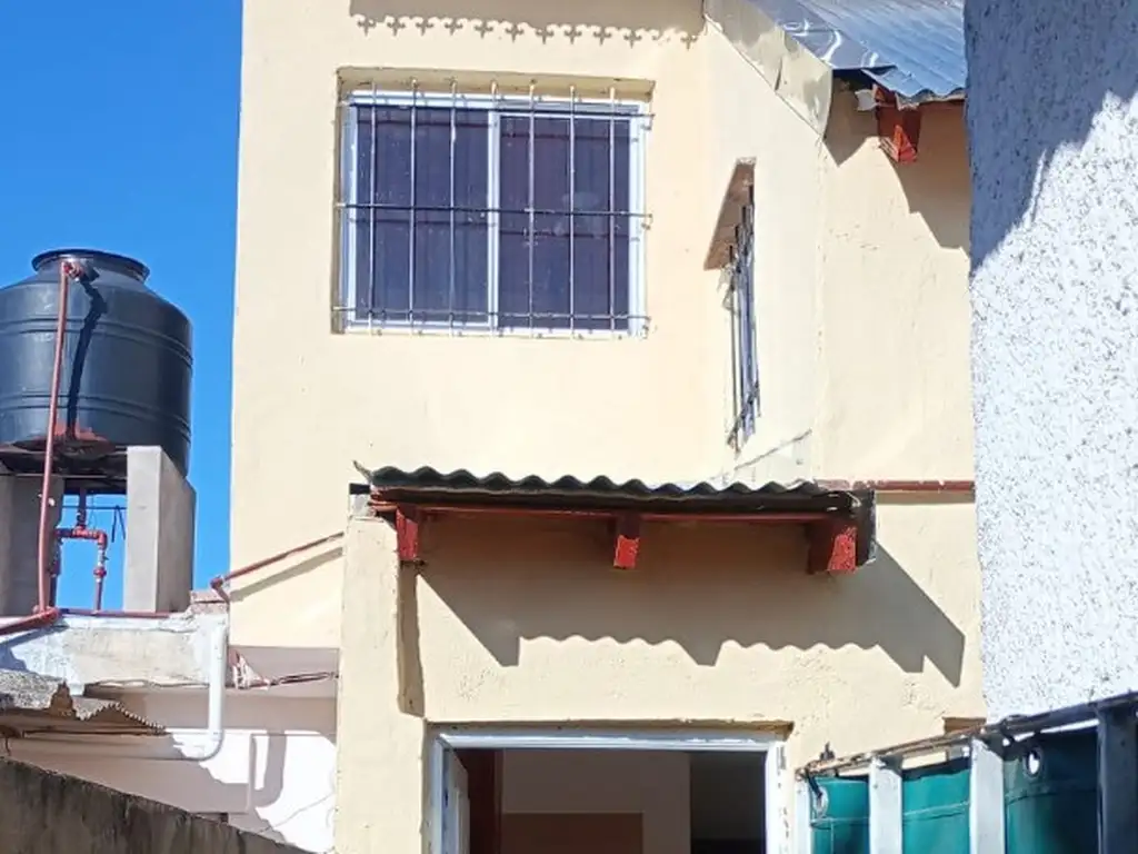 CASA PH 3 AMBIENTES 50 MTS 2 APROX. CON COCHERA PATIO CON LAVADERO Y PARRILLA  MORON SUR