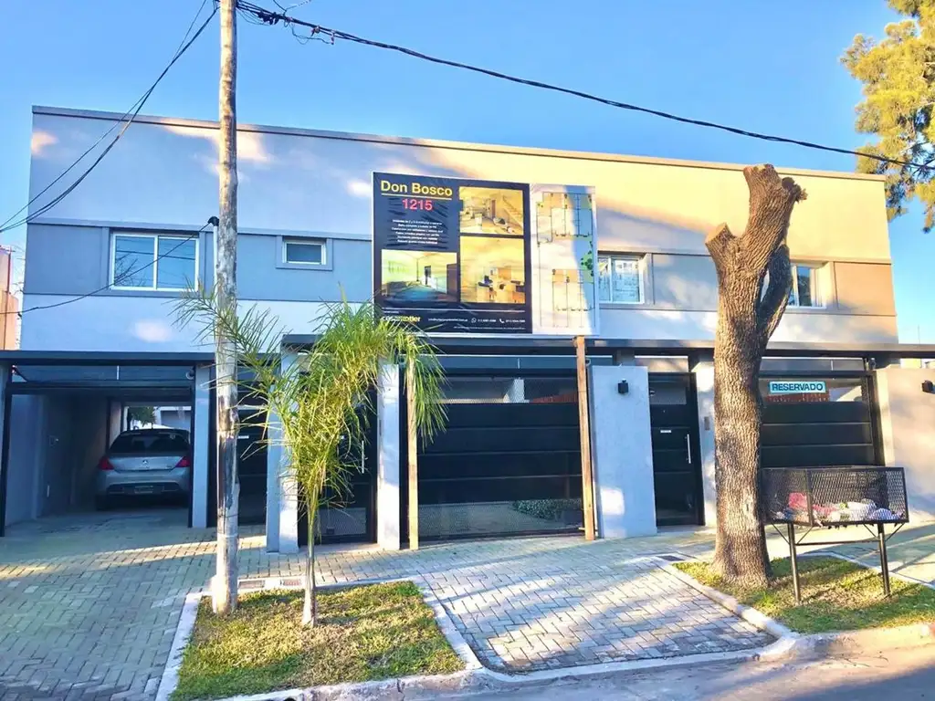 VENTA DÚPLEX  CON PATIO Y COCHERA - APTO CRÉDITO