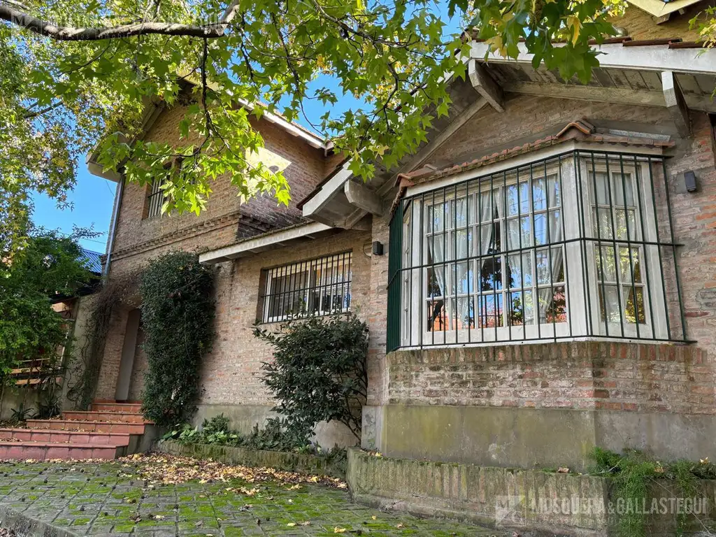 Casa en venta -Lomas de San Isidro.