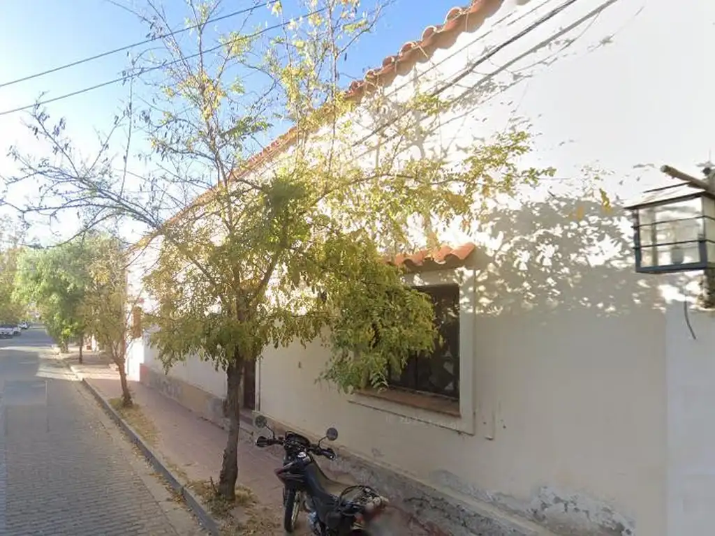 Terreno en venta en Cafayate 25 x 92 con 300m2 de construcción colonial