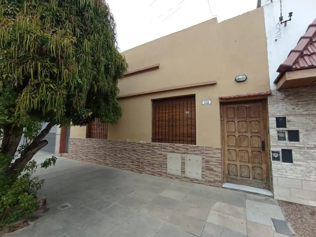 Casa tipo PH venta  Pompeya 5 ambientes 220 mts totales