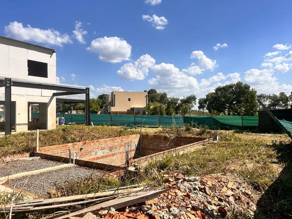 Venta Medal, Oportunidad Casa a Terminar en gran lote