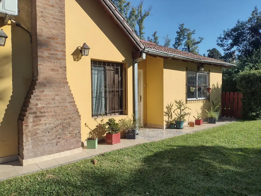 Casa a la  venta 4 ambientes en C.C La Lonja.  La Lonja, Pilar, G.B.A. Zona Norte