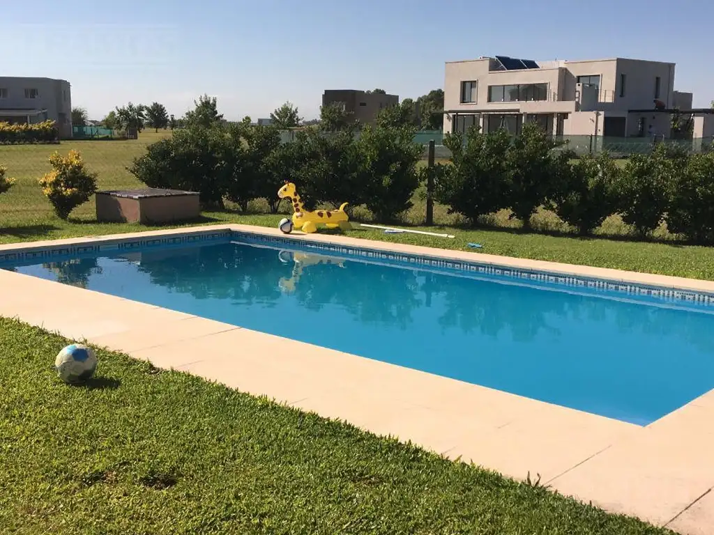 Casa en venta con pileta 1 planta Barrio Golf El Canton 239.000 PG