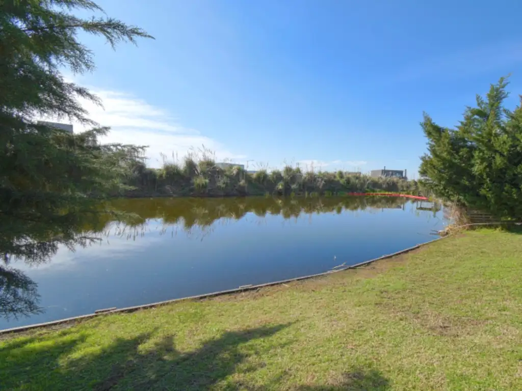 CASA 4 AMBIENTES AL AGUA EL CANTÓN ESCOBAR PISCINA