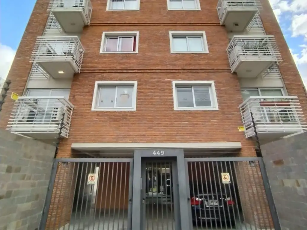 Hermoso departamento de 2 amb con terraza con cerramiento y parrilla - Cochera opcional