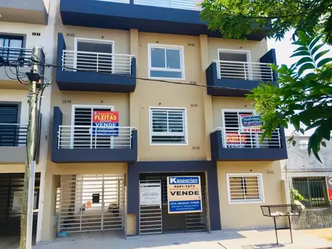 VENTA EXCELENTE DEPARTAMENTO 2 AMBIENTES CON PATIO PROPIO 