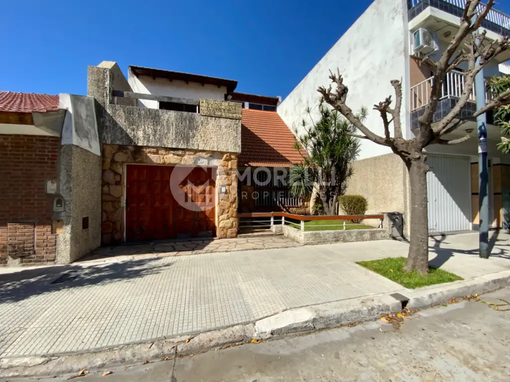 CHALET 4 AMB DE 230 m2 SOBRE LOTE 8,66 x 36