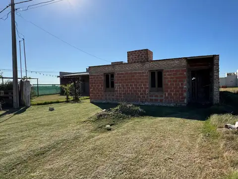 VENTA / CASA EN CONSTRUCCIÓN / B. ITALIA