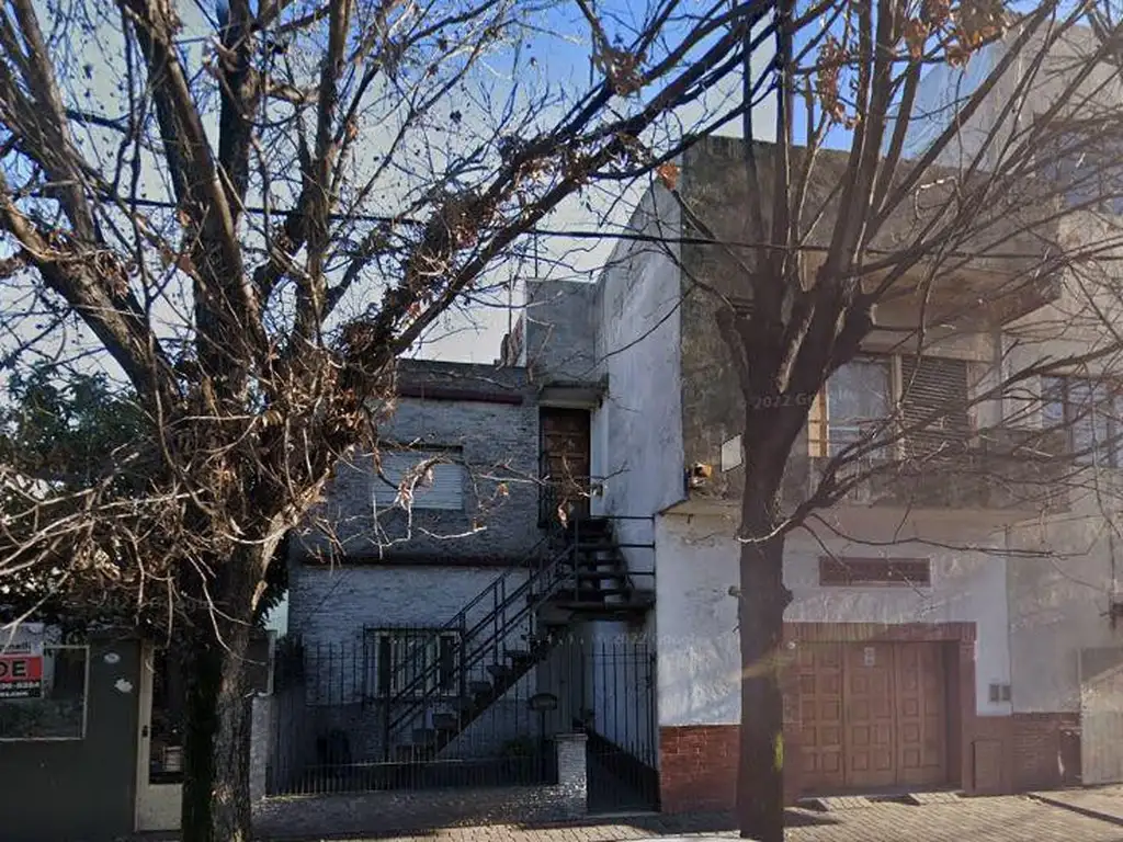 Casa y 2 Dptos a refaccionar en 2 plantas 200 m2 Edif. - San Justo