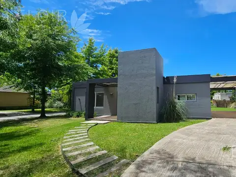 Casa 4 amb en venta en barrio cerrado  La Cesarina