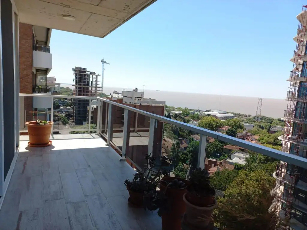 Departamento en Venta en La Lucila de 4 ambientes con doble cochera