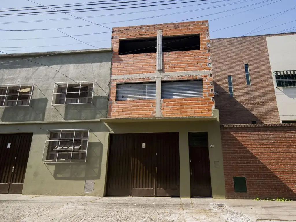 Casa de 4 ambientes   galpón en venta, en Olivos.