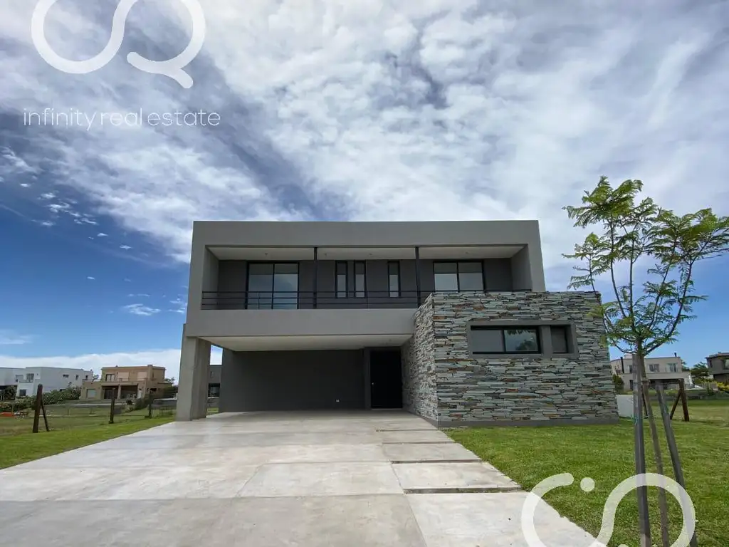 En Venta - Casa Al Lago - Puertos / Ceibos