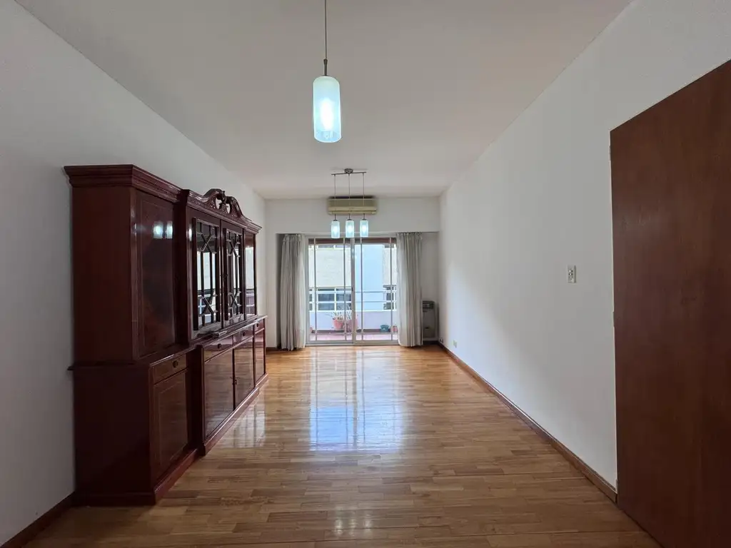2 AMBIENTES COCINA SEPARADA Y BALCÓN. - EXCELENTE UBICACIÓN.