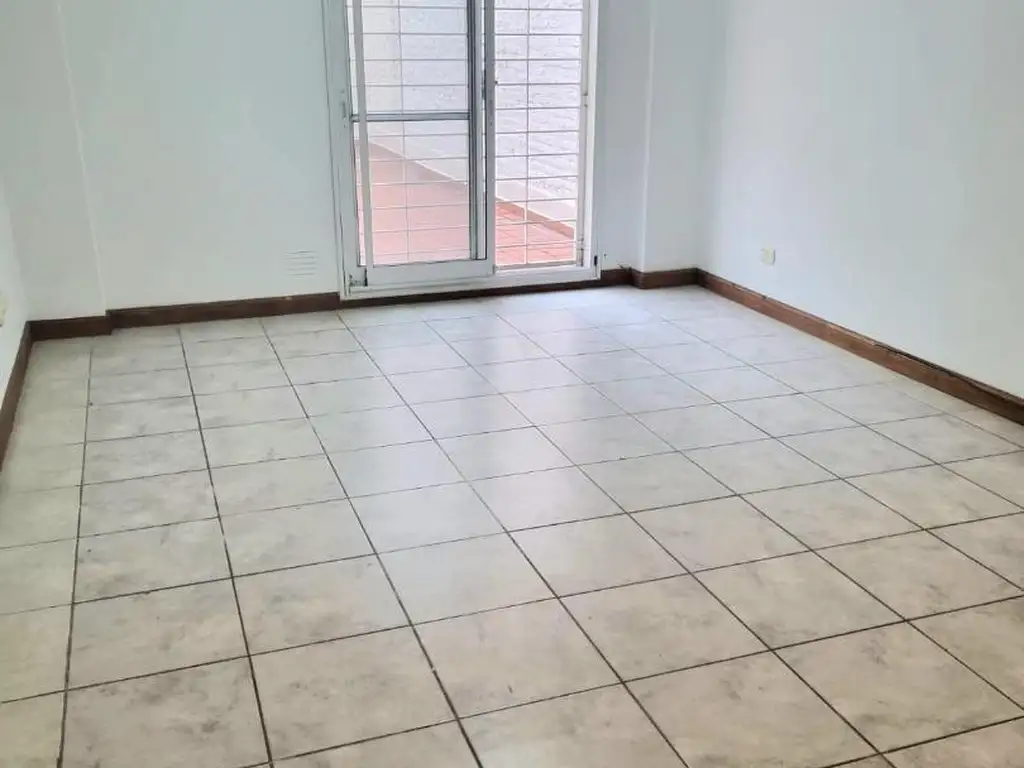 Planta Baja con 60M2 patio. Zon Francia y Salta