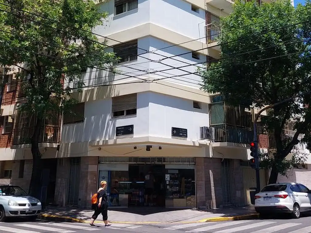 DEPARTAMENTO 2 AMBIENTES CON COCHERA EN VENTA EN FLORESTA