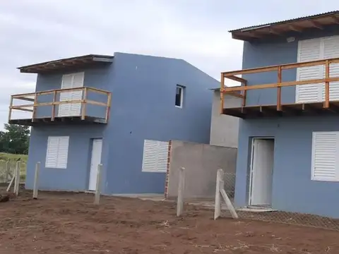 Venta en bloque 2 dúplex - 4 dormitorios 2 baños - 264mts2 totales - Reta