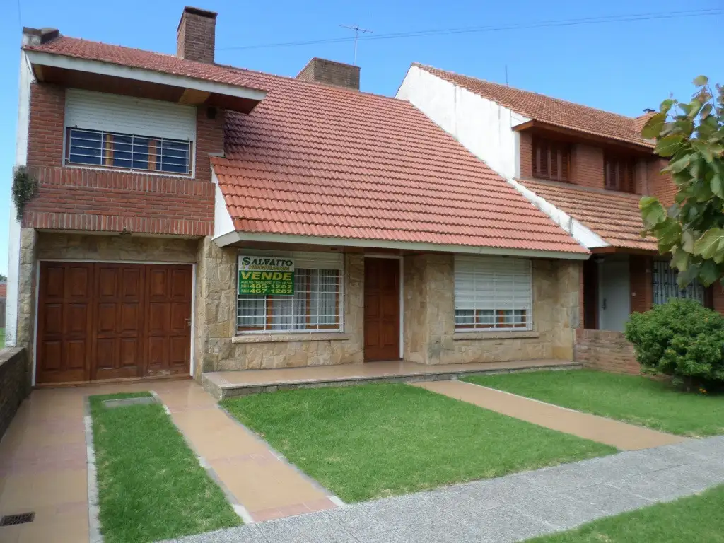 CHALET EN VENTA DE 5 AMBIENTES EN PLENO PUNTA MOGOTES