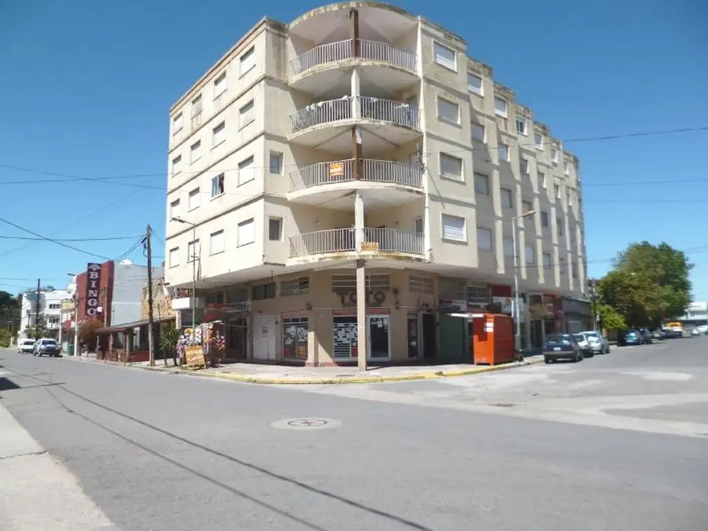 Muy lindo departamento de 2 ambientes sobre calle Peatonal y 1 cuadra del mar