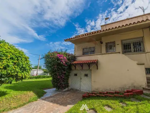 VENTA CASA EN ESQUINA 4 DORMITORIOS PEÑAROL