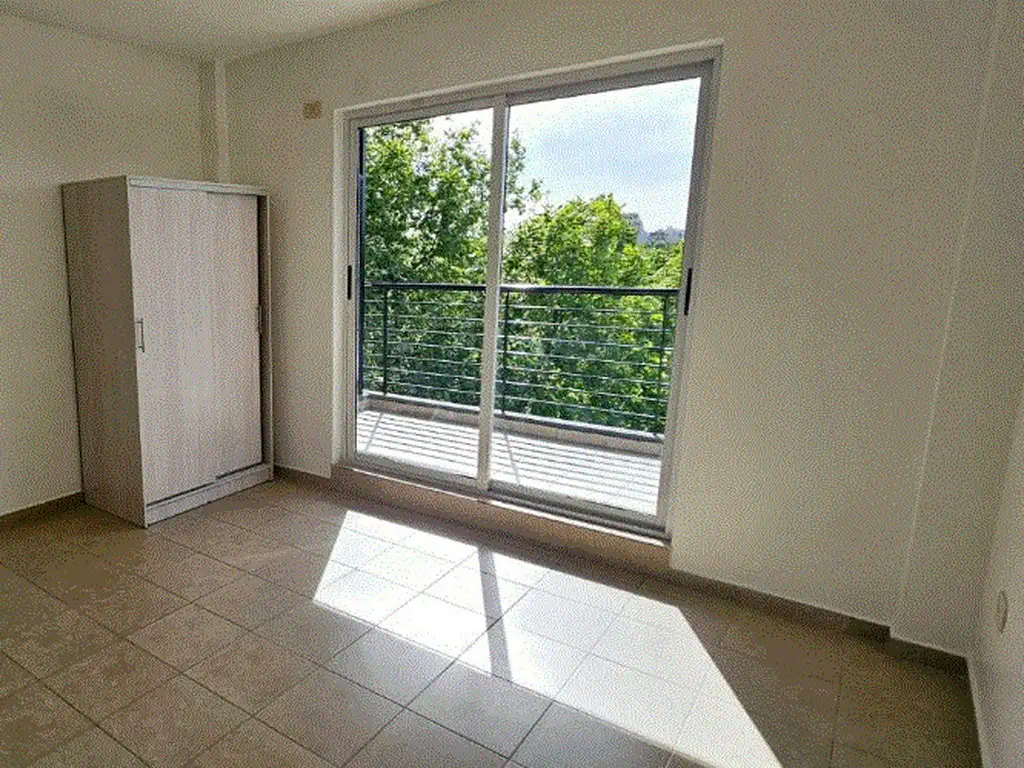 Departamento monoambiente con balcón al frente en alquiler! impecable! Parque Chas