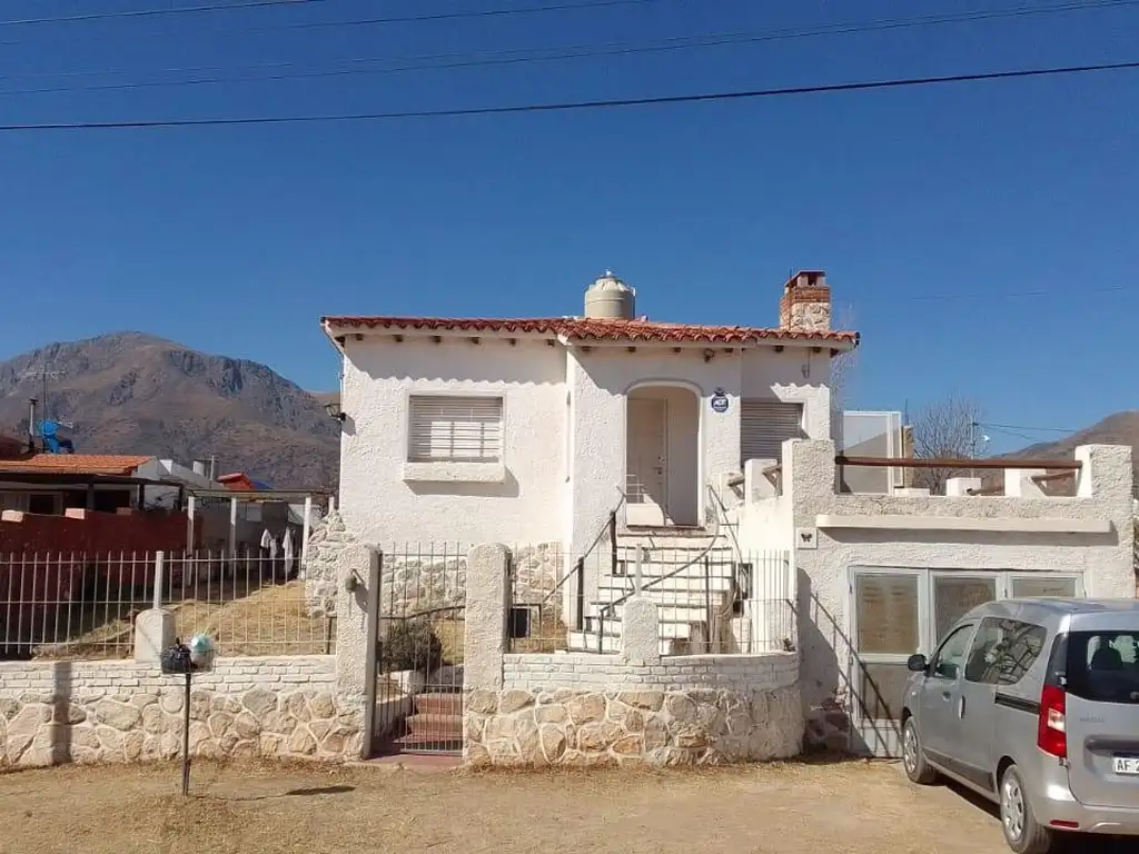 Casa estilo Mediterráneo con vista al Uritorco en Capilla del Monte