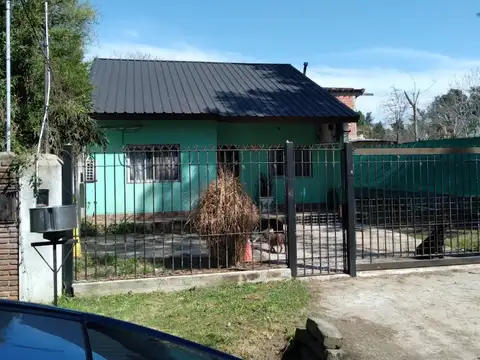 Casa muy amplia y cómoda, con pileta cercano Acceso Oeste-