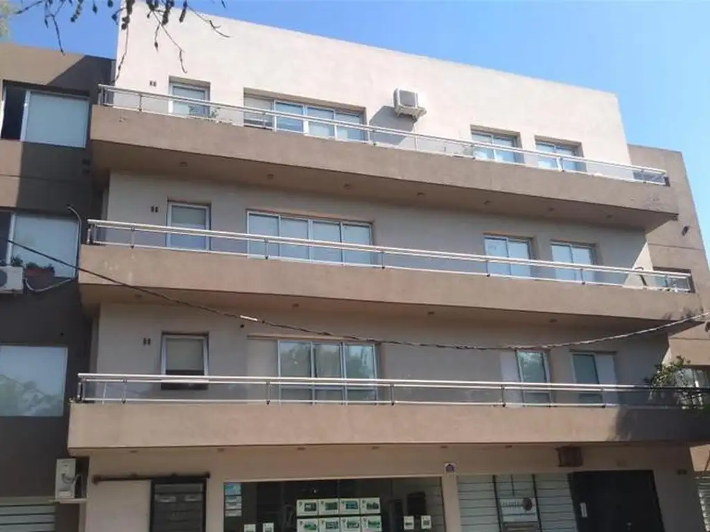 departamento  3 amb. al frente con balcon