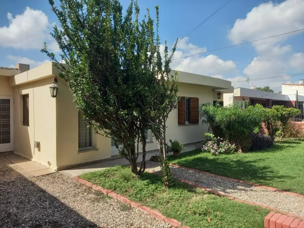 SE ALQUILA CASA 3 DORMI B° MARQUES