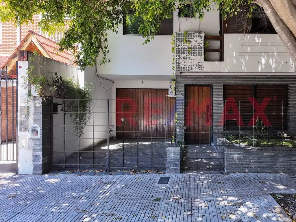 Venta Casa 4 ambientes con patio y cochera Núñez