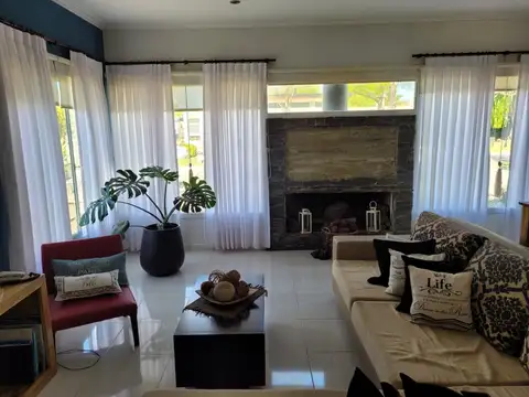 Casa en Venta - 2 dormitorios - USD 210.000
