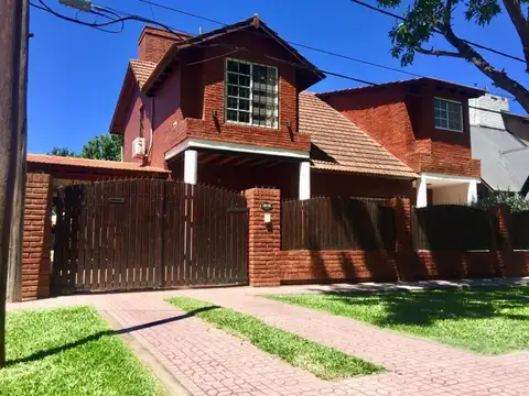 EXCELENTE UBICACIÓN . HERMOSA CASA A LA VENTA EN  FUNES