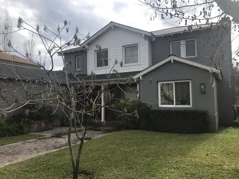 Venta y alquiler en Ayres de Pilar, 3 dorm y escritorio. Piscina y gran galería. - Foto 0
