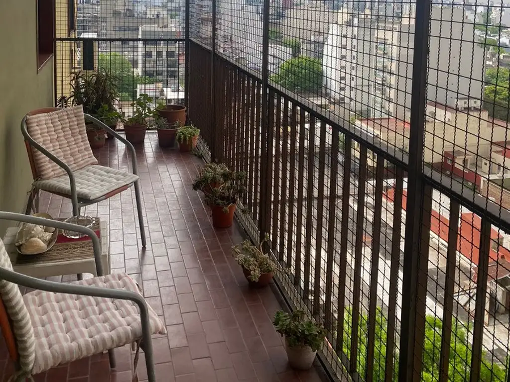 VENTA  Excelente Departamento 4 Amb. con balcón