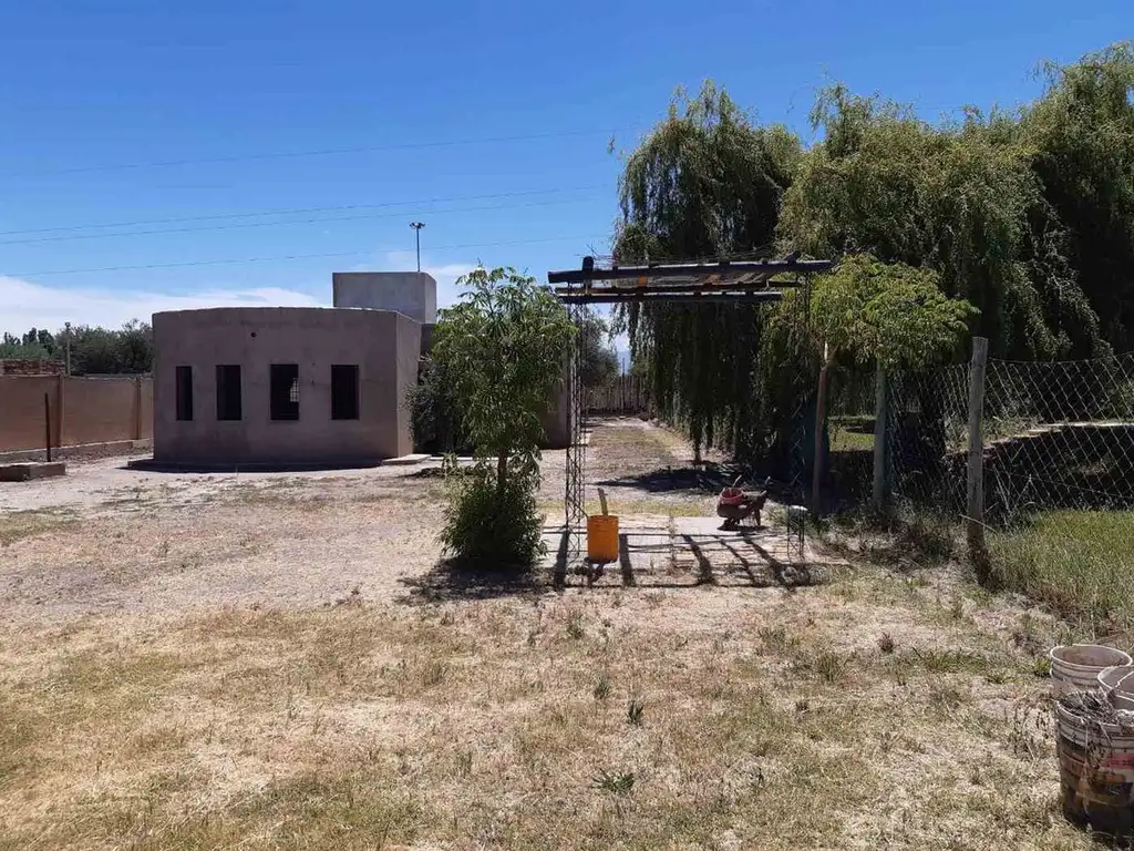 Lote 1000 m2 y casa a terminar Venta B° Q. Russell