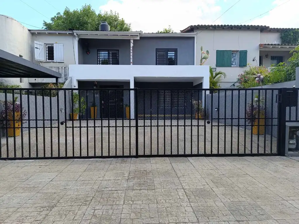 Casa en venta Tigre jardin y pileta. Oportunidad