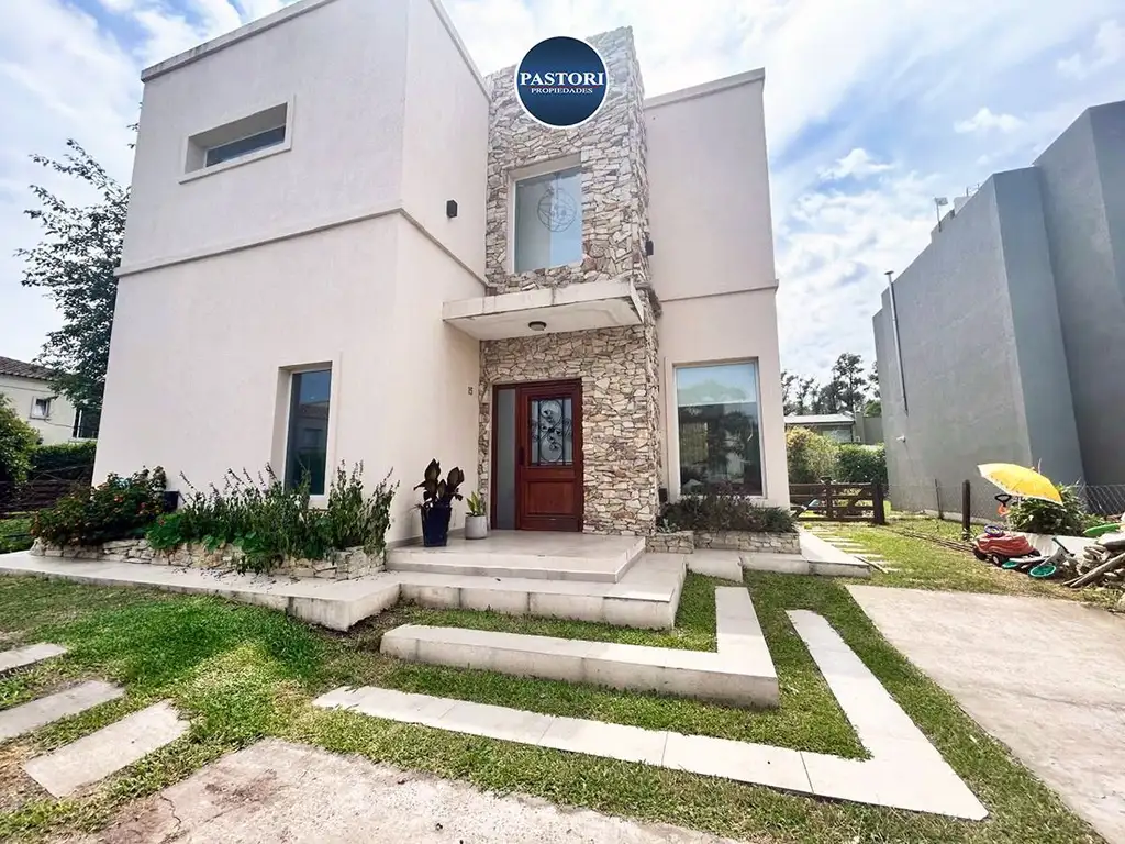 VENTA DE CASA DE 5 AMB BARRIO LA ANGELICA