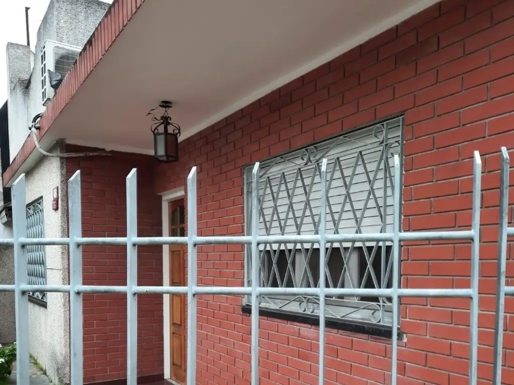 OPORTUNIDAD  CASA EN VENTA  MUY BUENA UBICACIÓN