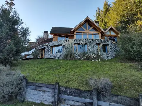 CASA CON VISTA AL LAGO (CÓD. 110)