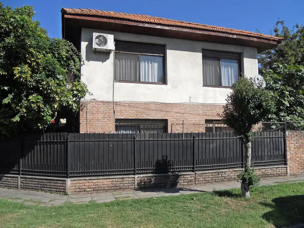 VENTA CASA 4 AMBIENTES EN VILLA ADELINA -POSIBILIDAD MULTIFAMILIAR-