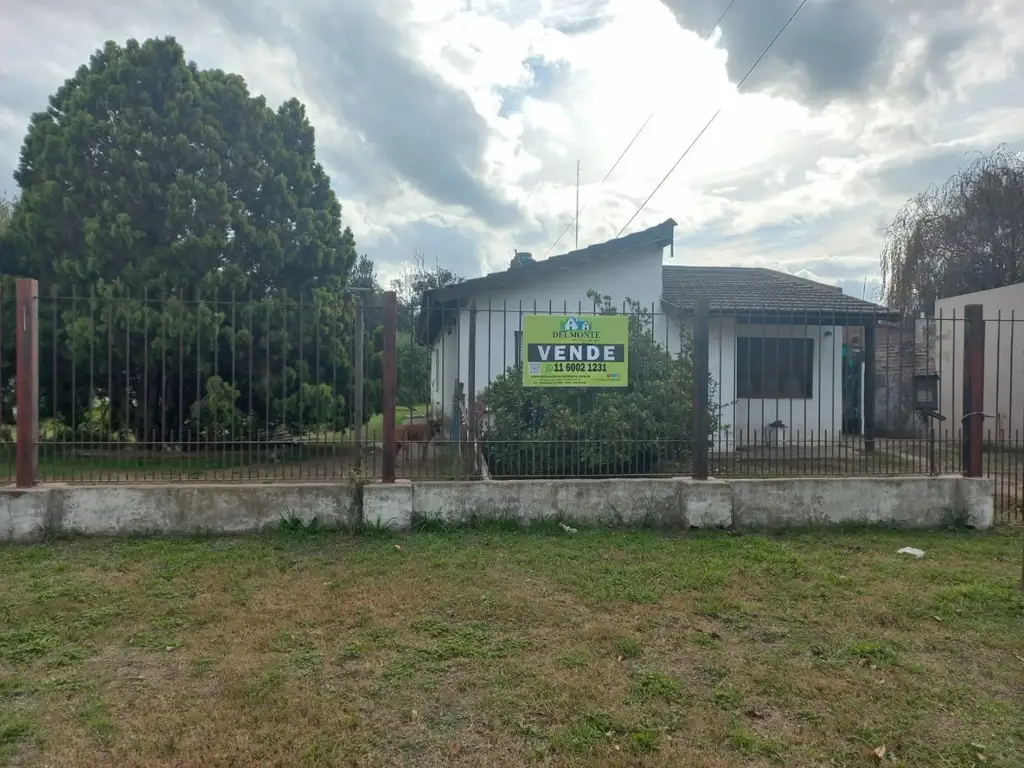 Casa sobre asfalto con enorme parque en venta, General Las Heras